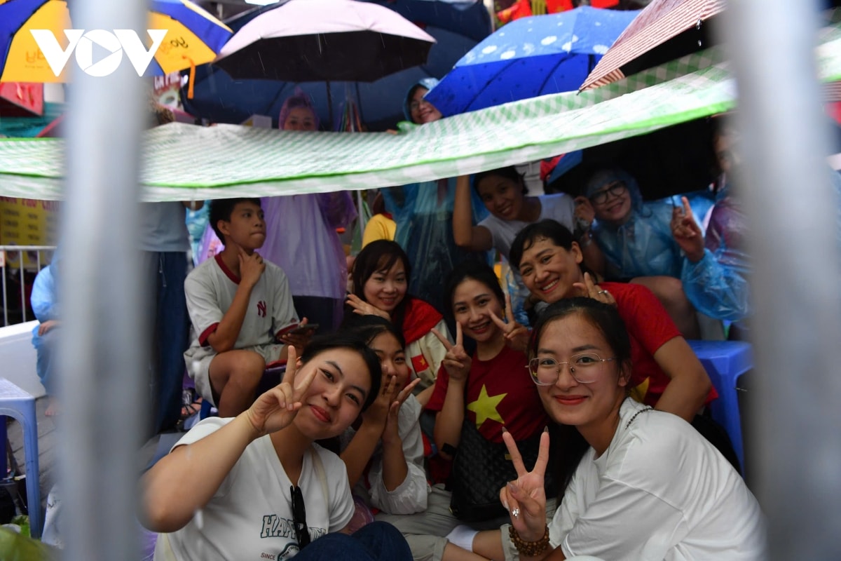 nguoi dan vuot nang, thang mua cho xem hop luyen dieu binh hinh anh 7