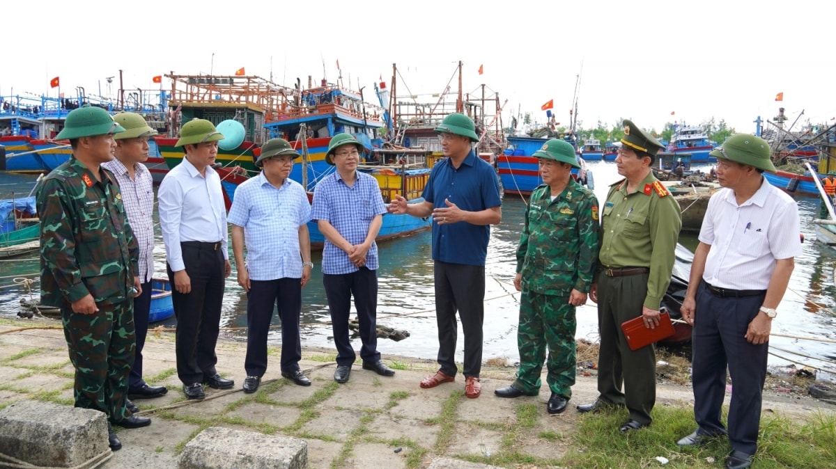 Ứng phó bão số 5, các tỉnh miền trung hạn chế người dân ra đường, chuẩn bị sơ tán dân hình ảnh 8 Ung pho bao so 5, cac tinh mien trung han che nguoi dan ra duong, chuan bi so tan dan hinh anh 8