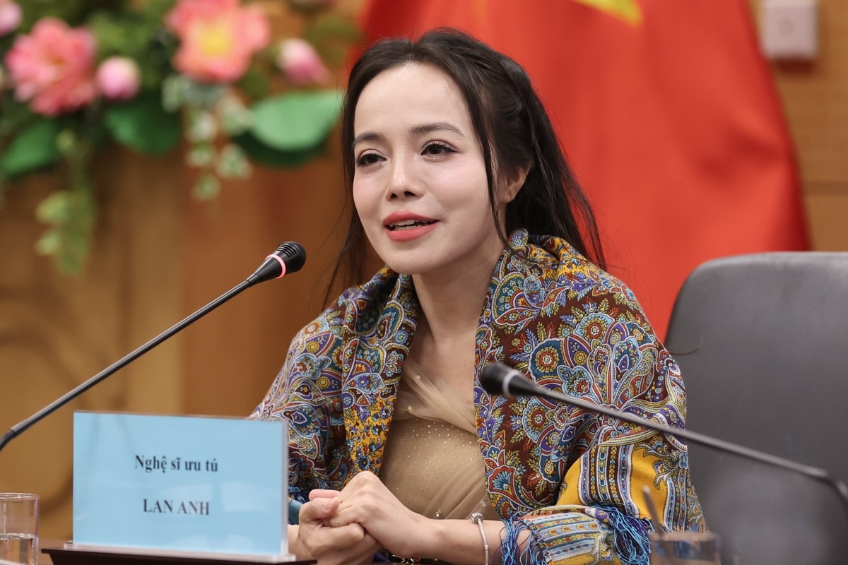 tùng dương, hồng nhung, hà an huy hát trong hòa nhạc quốc gia Điều còn mãi 2025 hình ảnh 2 tung duong, hong nhung, ha an huy hat trong hoa nhac quoc gia Dieu con mai 2025 hinh anh 2