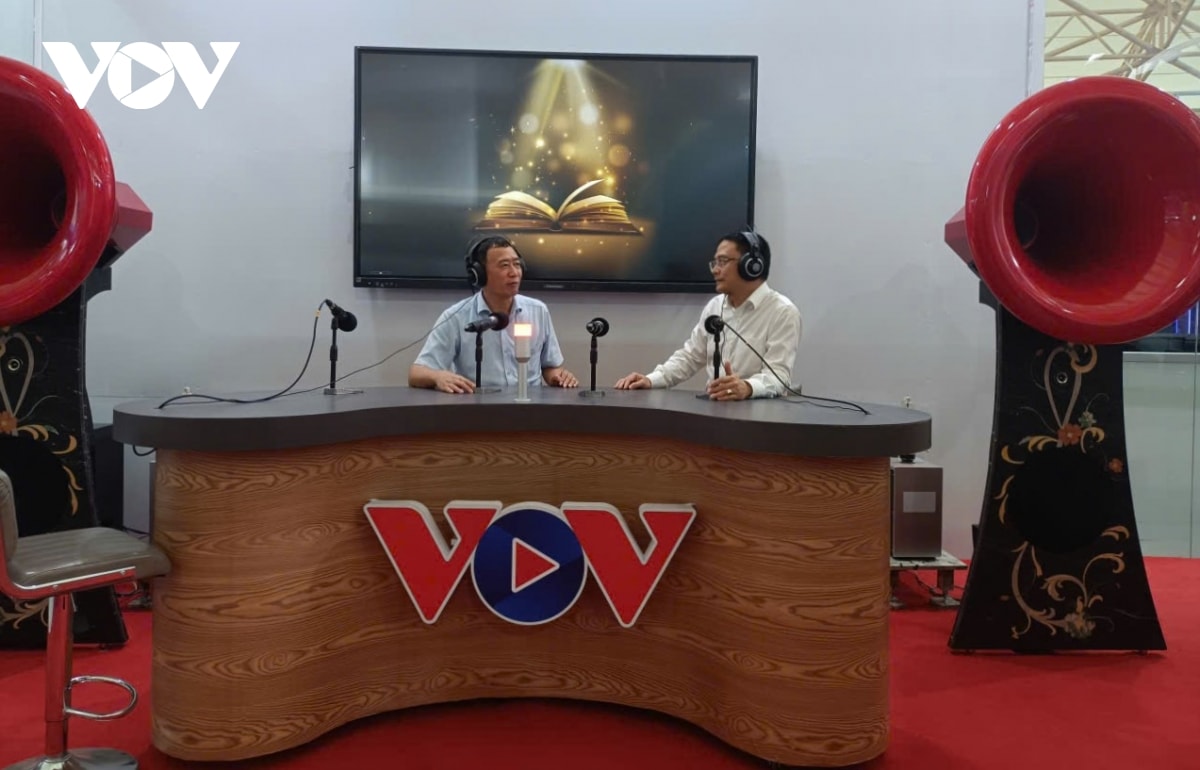 tổng giám đốc Đỗ tiến sỹ thăm gian trưng bày của vov tại triển lãm 80 năm hình ảnh 3 tong giam doc Do tien sy tham gian trung bay cua vov tai trien lam 80 nam hinh anh 3