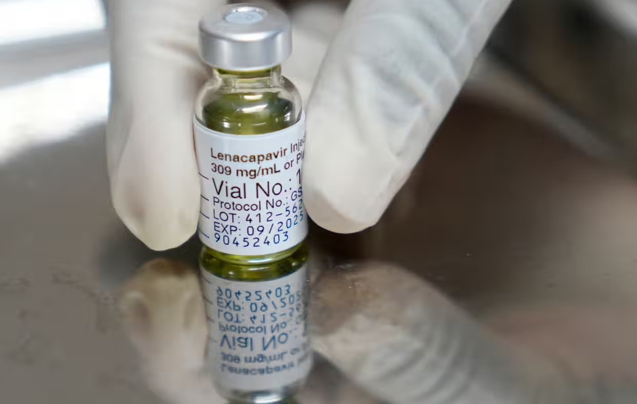 Lenacapavir chứng minh hiệu quả gần 100% trong việc ngăn ngừa HIV. (Ảnh: The Guardian)