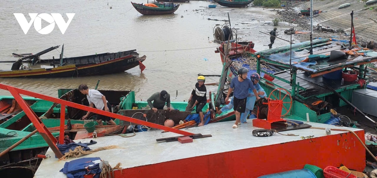 xot xa chung kien ngu dan ha tinh cuu vot tau thuyen hinh anh 5