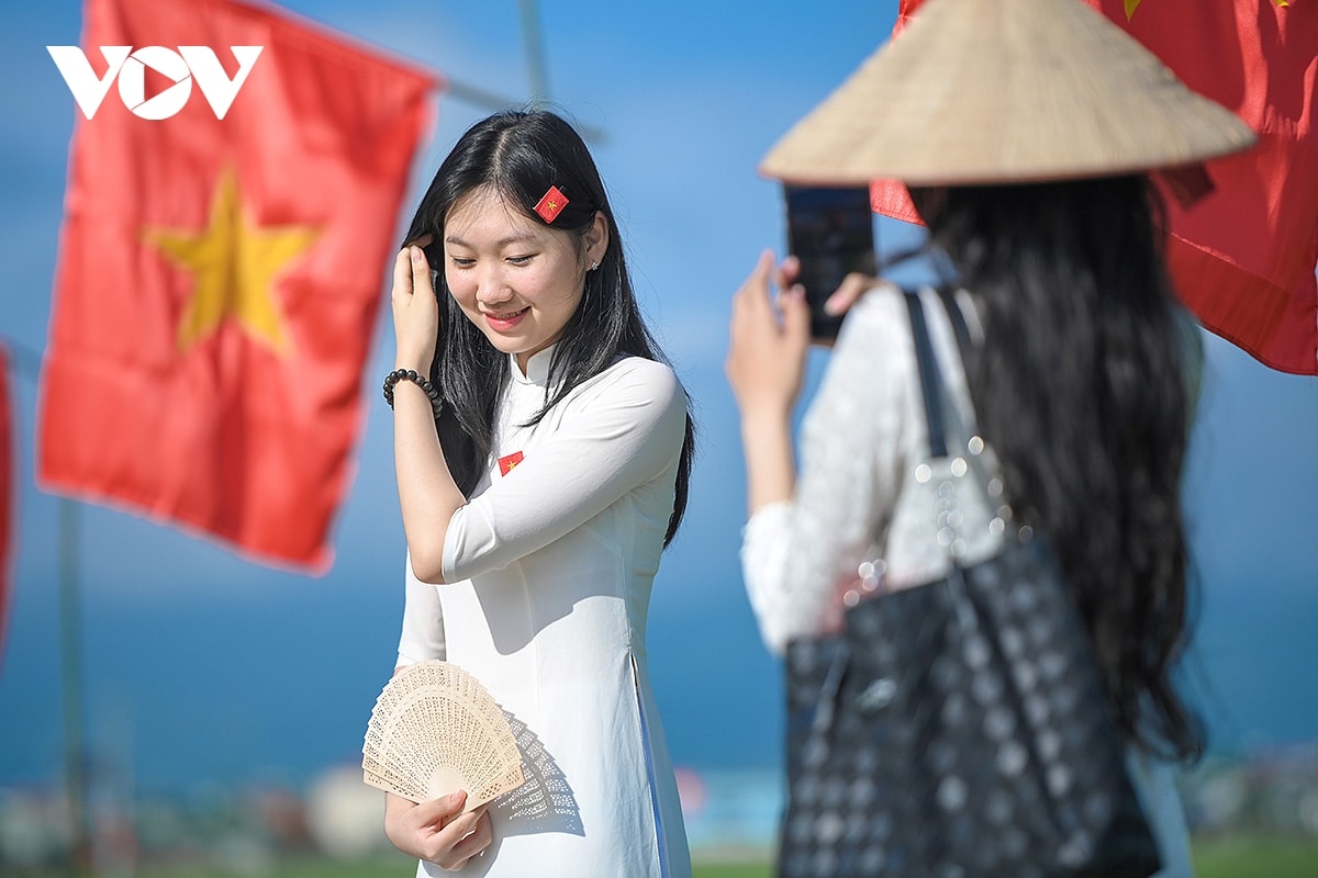 ruc ro con duong co to quoc giua canh dong muong thanh chao mung quoc khanh 2 9 hinh anh 9