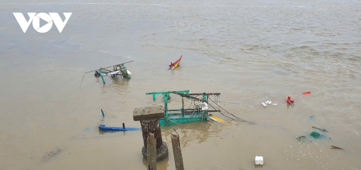 xot xa chung kien ngu dan ha tinh cuu vot tau thuyen hinh anh 7