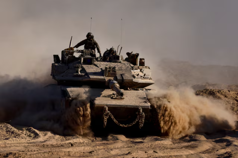 Xe tăng của Israel đang diễn tập tại biên giới Israel-Gaza. (Ảnh: Reuters)