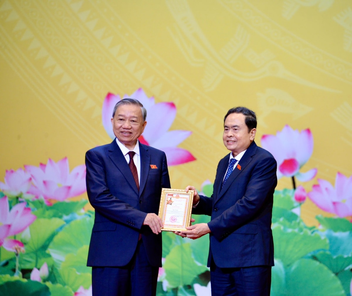 tổng bí thư quốc hội là nơi những quyết sách trọng đại được thảo luận dân chủ hình ảnh 1 tong bi thu quoc hoi la noi nhung quyet sach trong dai duoc thao luan dan chu hinh anh 1