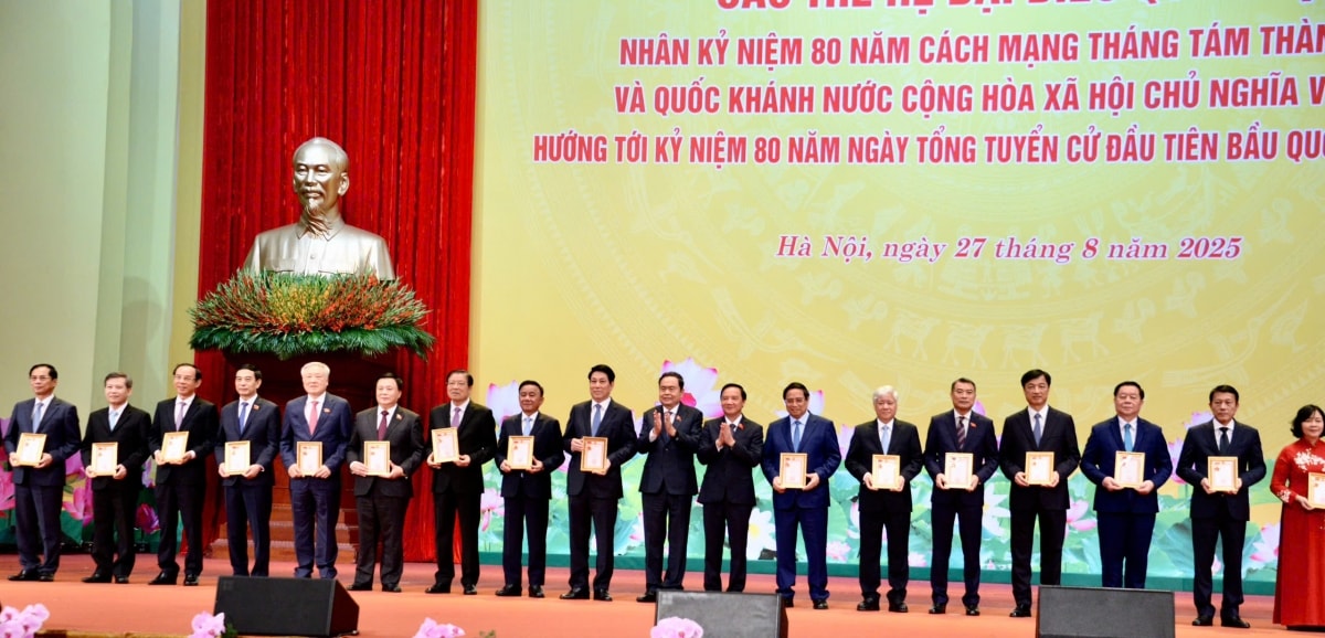 tổng bí thư quốc hội là nơi những quyết sách trọng đại được thảo luận dân chủ hình ảnh 3 tong bi thu quoc hoi la noi nhung quyet sach trong dai duoc thao luan dan chu hinh anh 3