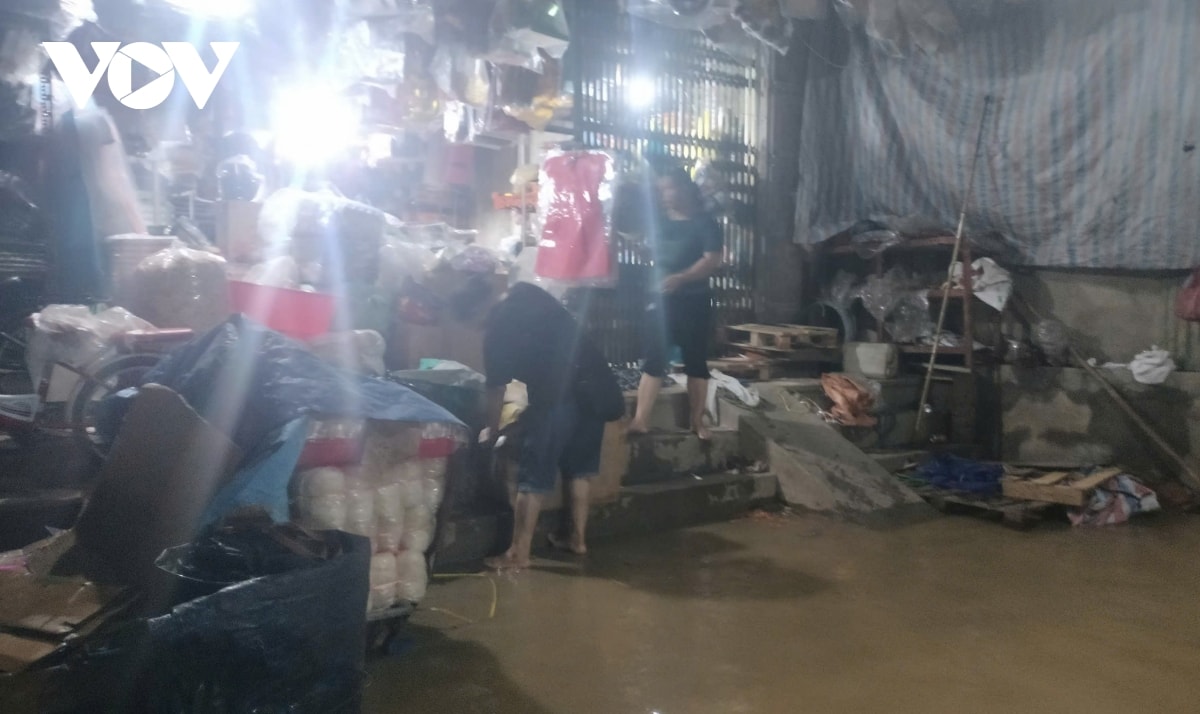 nuoc song thao len cao, nguoi dan lao cai tat bat chay lu hinh anh 4