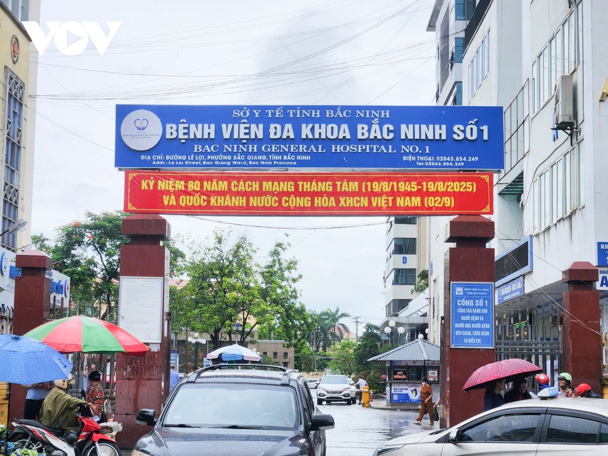 vu thu 21 trieu dong tien xe cap cuu Dinh chi 3 nhan vien benh vien Dk bac ninh hinh anh 2