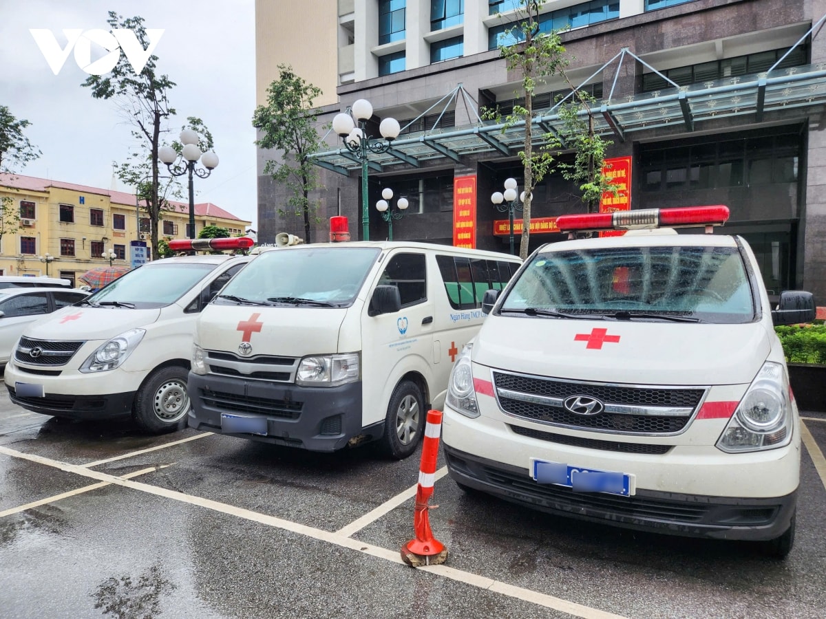 vu thu 21 trieu dong tien xe cap cuu Dinh chi 3 nhan vien benh vien Dk bac ninh hinh anh 3