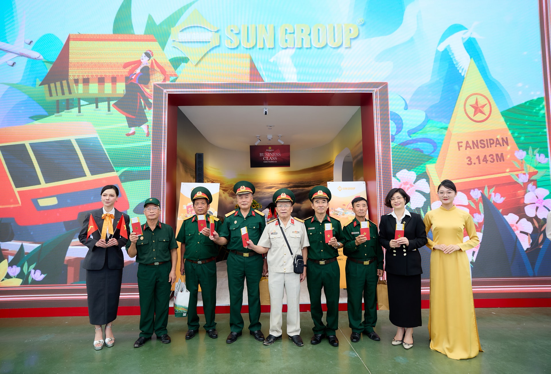 Gian hàng mô phỏng chuyến bay của Sun Group ở Triển lãm A80 hút khách tham quan - 2