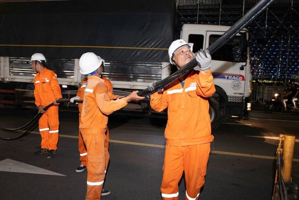 quyết tâm đảm bảo dòng điện để thủ đô luôn rực sáng dịp Đại lễ quốc khánh 2 9 hình ảnh 3 quyet tam dam bao dong dien de thu do luon ruc sang dip Dai le quoc khanh 2 9 hinh anh 3