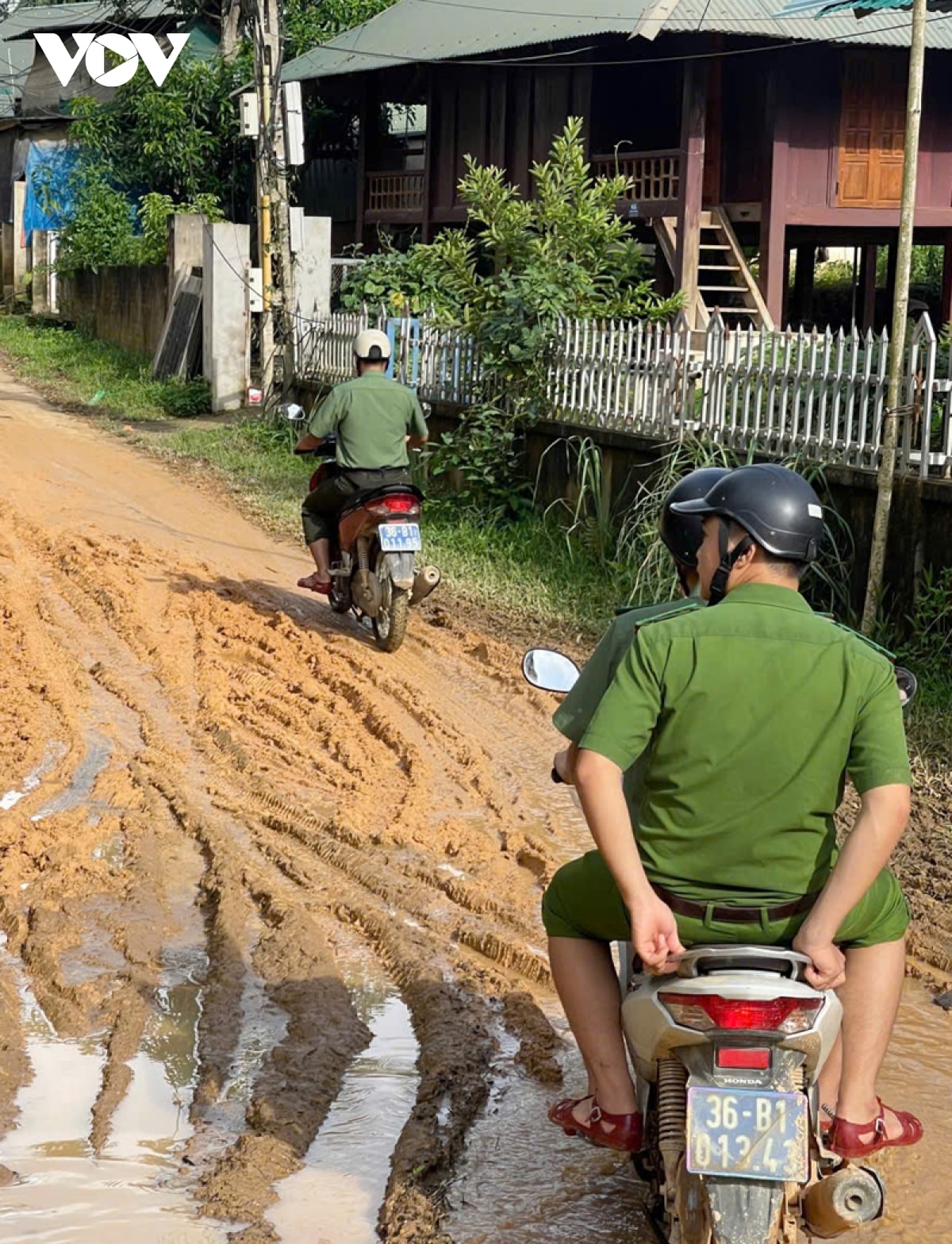 sạt lở, lũ quét cô lập 2 xã biên giới ở thanh hóa hình ảnh 2 sat lo, lu quet co lap 2 xa bien gioi o thanh hoa hinh anh 2