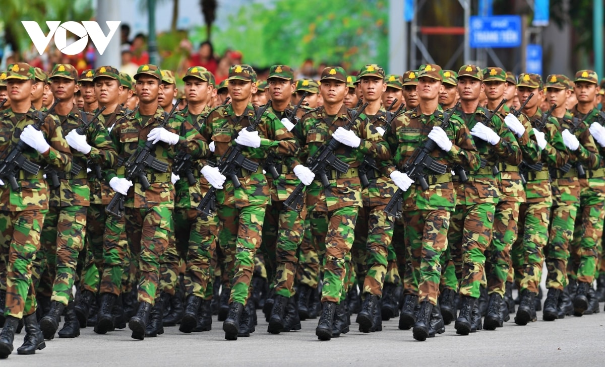 nguoi dan nong nhiet don chao 4 doan dieu binh trung quoc, nga, lao, campuchia hinh anh 12