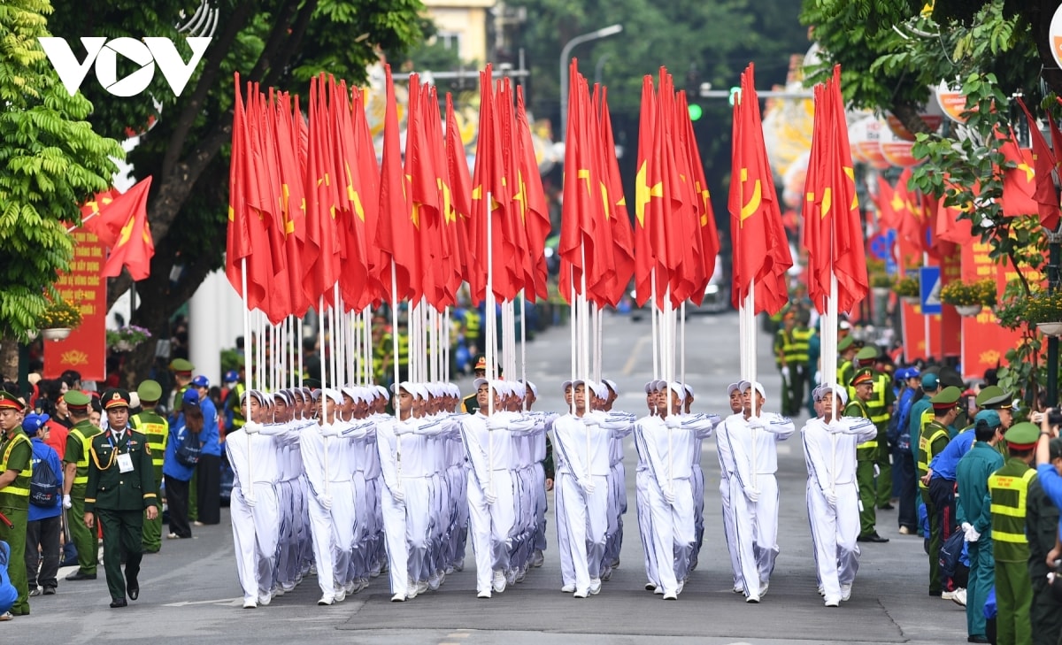 nguoi dan nong nhiet don chao 4 doan dieu binh trung quoc, nga, lao, campuchia hinh anh 17