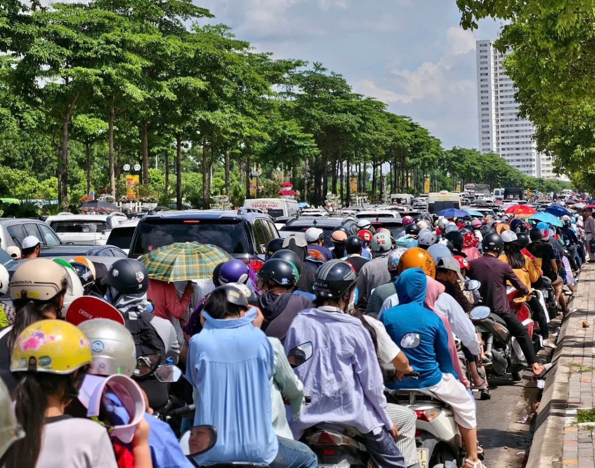 Ùn tắc kéo dài đường vào trung tâm hội chợ triển lãm quốc gia ở Đông anh hình ảnh 10 Un tac keo dai duong vao trung tam hoi cho trien lam quoc gia o Dong anh hinh anh 10