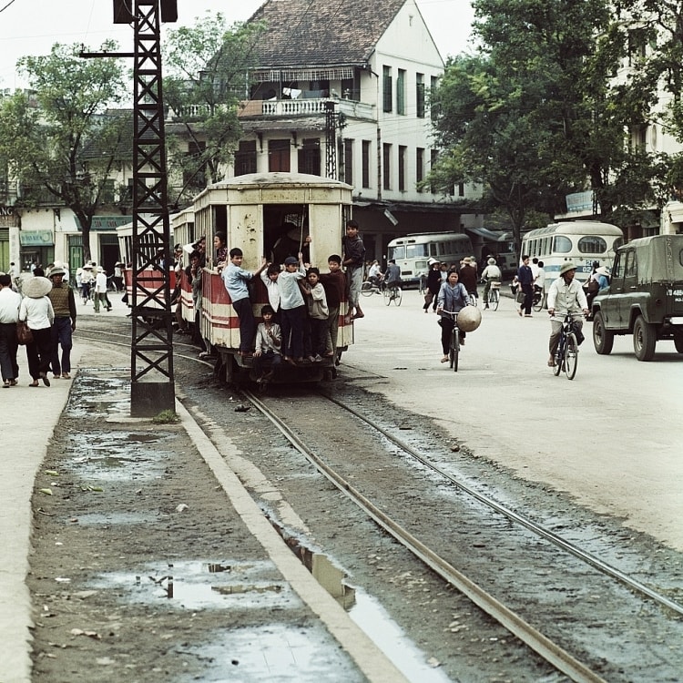 ngắm hà nội trong ký ức đạn bom qua ống kính thomas billhardt hình ảnh 7 ngam ha noi trong ky uc dan bom qua ong kinh thomas billhardt hinh anh 7