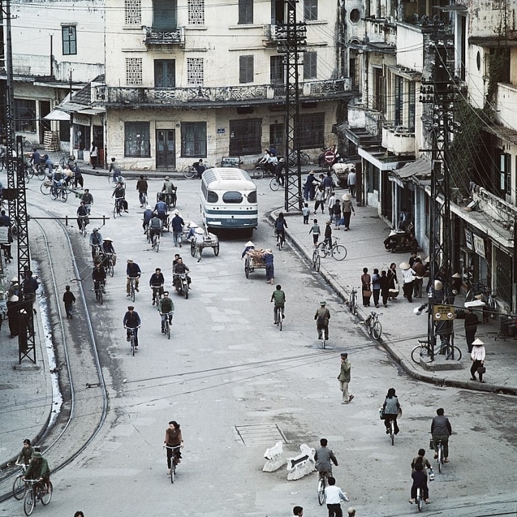ngắm hà nội trong ký ức đạn bom qua ống kính thomas billhardt hình ảnh 1 ngam ha noi trong ky uc dan bom qua ong kinh thomas billhardt hinh anh 1