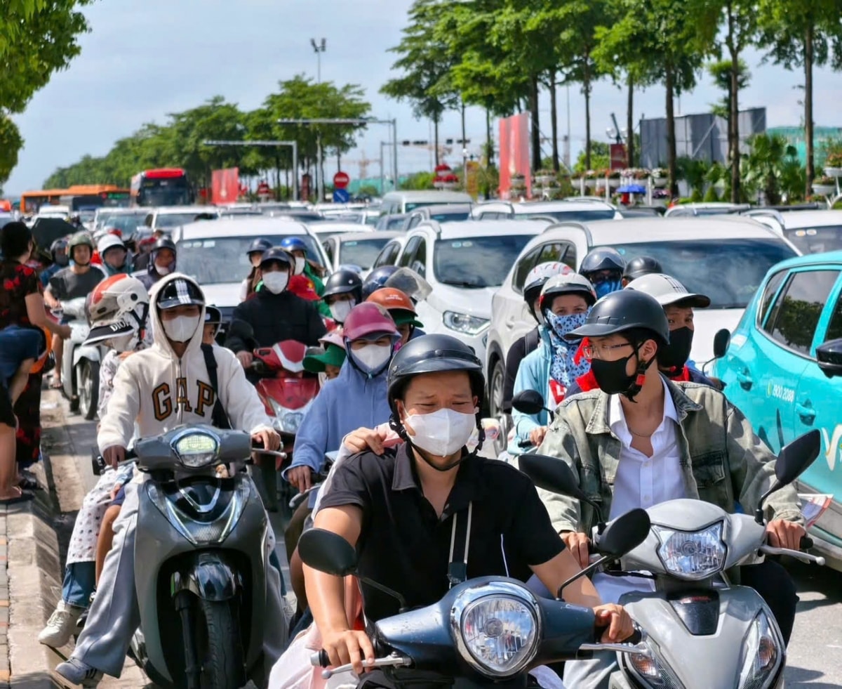 Un tac keo dai duong vao trung tam hoi cho trien lam quoc gia o Dong anh hinh anh 11