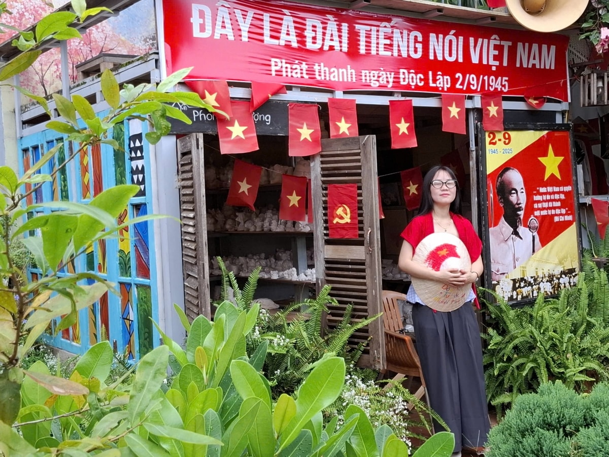 tha thiet khu vuon yeu to quoc cua co giao my thuat o Dak lak hinh anh 3