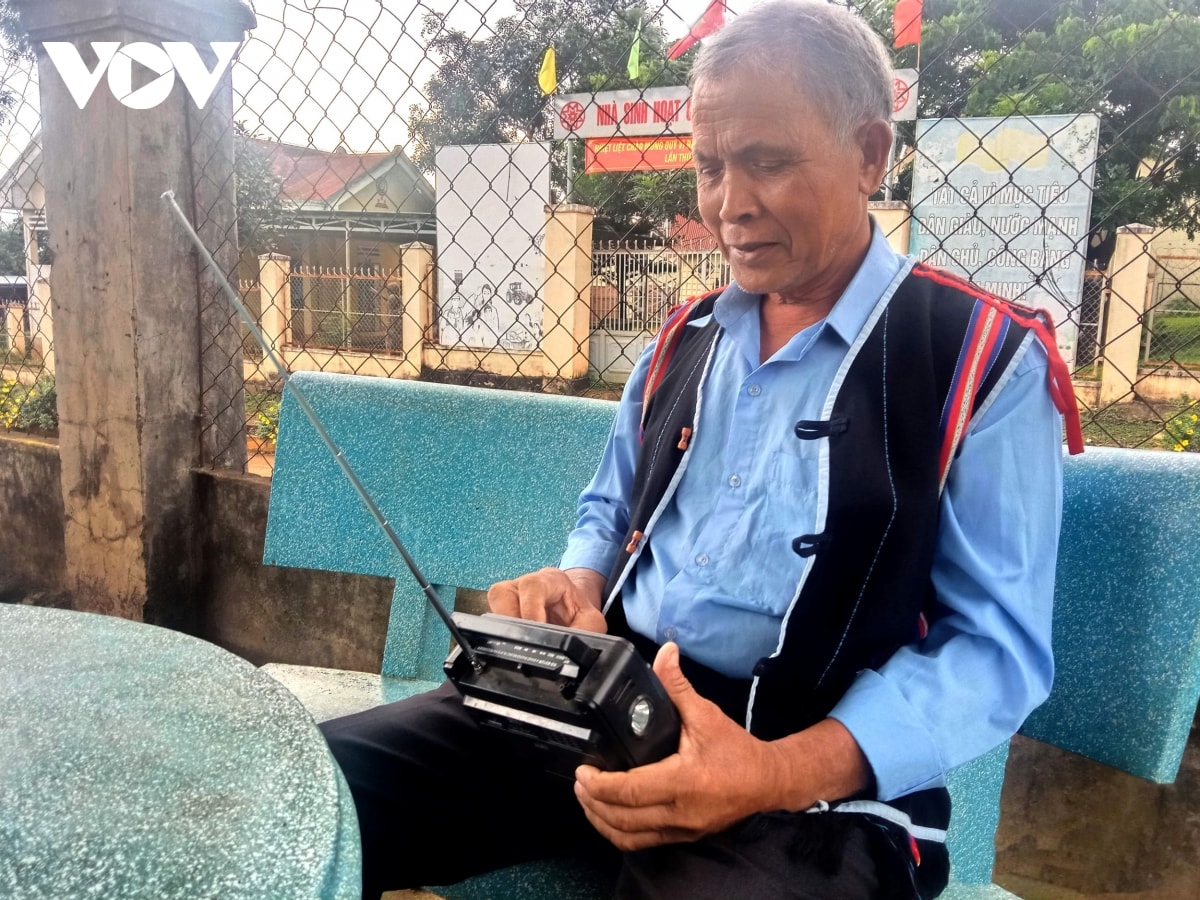 tiếng nói việt nam nhịp cầu nối kết văn hóa các buôn làng hình ảnh 1 tieng noi viet nam nhip cau noi ket van hoa cac buon lang hinh anh 1