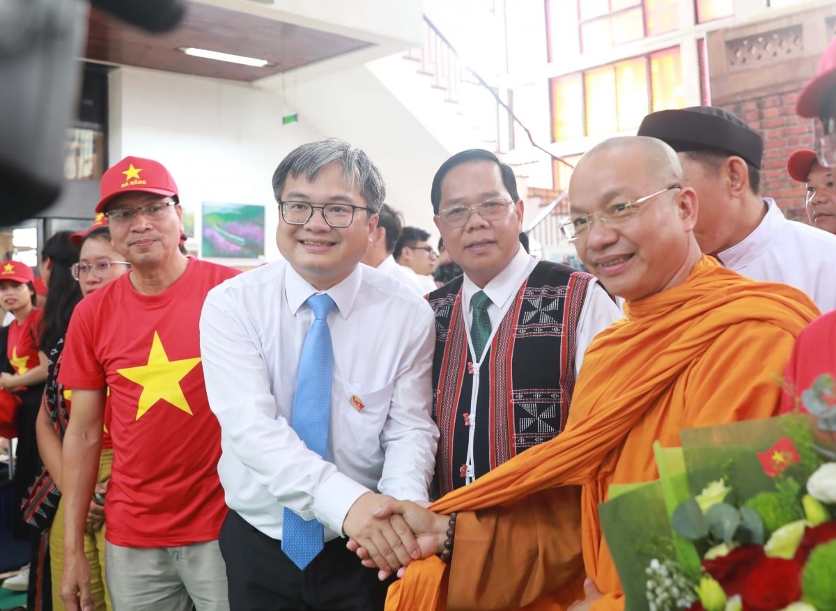 hà nội đón tiếp đại biểu các tỉnh, thành về dự lễ kỷ niệm 80 năm quốc khánh hình ảnh 2 ha noi don tiep dai bieu cac tinh, thanh ve du le ky niem 80 nam quoc khanh hinh anh 2