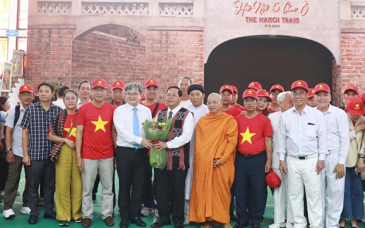 hà nội đón tiếp đại biểu các tỉnh, thành về dự lễ kỷ niệm 80 năm quốc khánh hình ảnh 1 ha noi don tiep dai bieu cac tinh, thanh ve du le ky niem 80 nam quoc khanh hinh anh 1