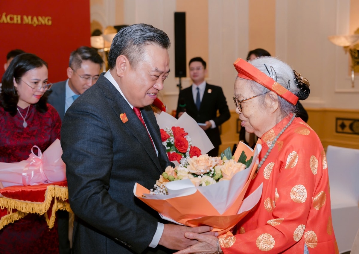 hà nội gặp mặt, tri ân mẹ việt nam anh hùng, người có công với cách mạng nhân dịp quốc khánh hình ảnh 4 ha noi gap mat, tri an me viet nam anh hung, nguoi co cong voi cach mang nhan dip quoc khanh hinh anh 4