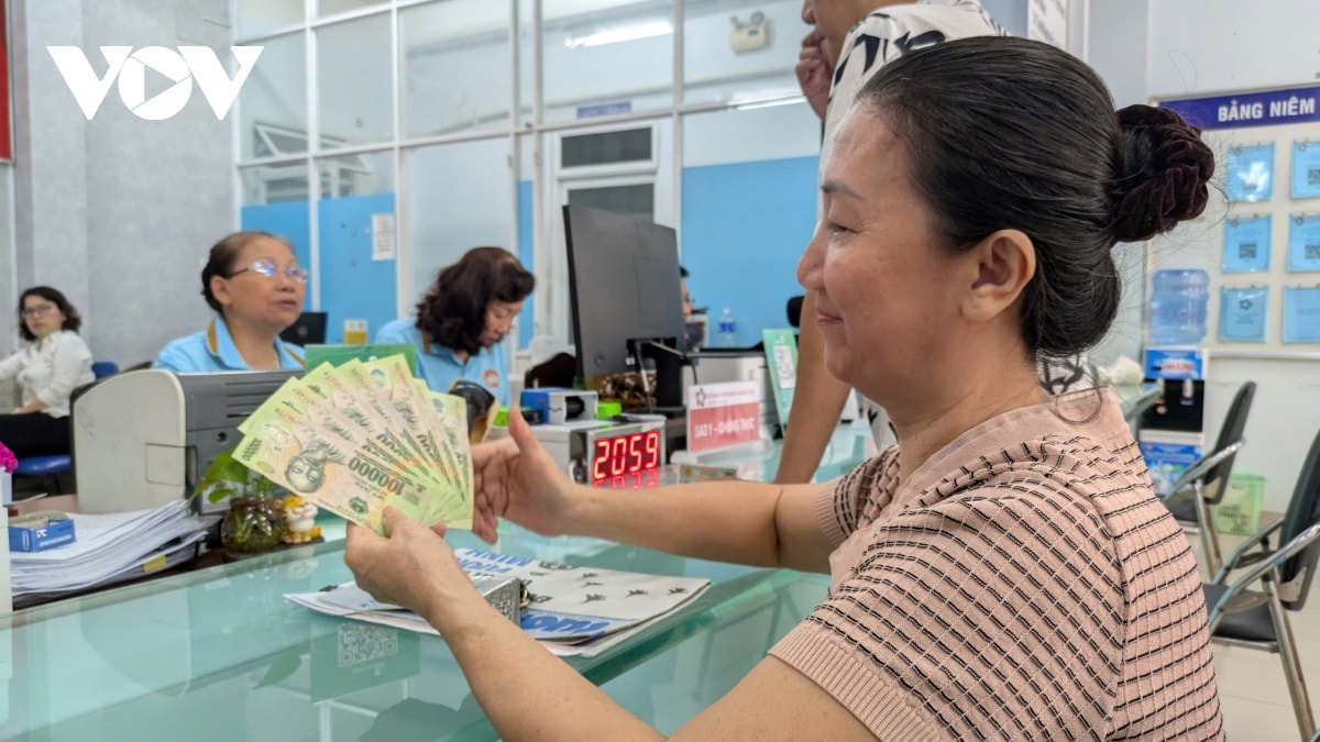 người dân Đông nam bộ phấn khởi nhận quà dịp quốc khánh hình ảnh 5 nguoi dan Dong nam bo phan khoi nhan qua dip quoc khanh hinh anh 5