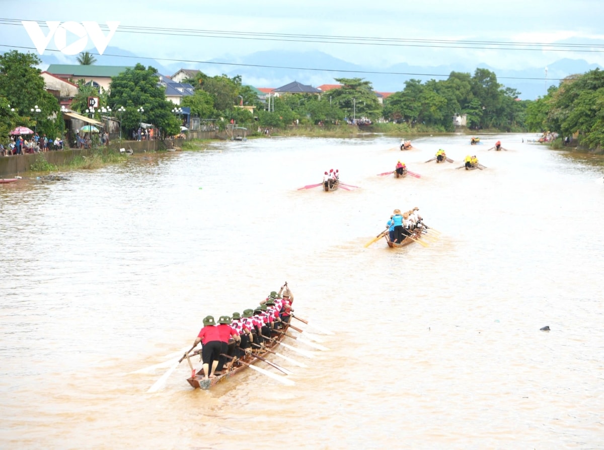 Đua thuyền trên quê hương Đại tướng võ nguyên giáp mừng 80 năm quốc khánh 2 9 hình ảnh 5 Dua thuyen tren que huong Dai tuong vo nguyen giap mung 80 nam quoc khanh 2 9 hinh anh 5
