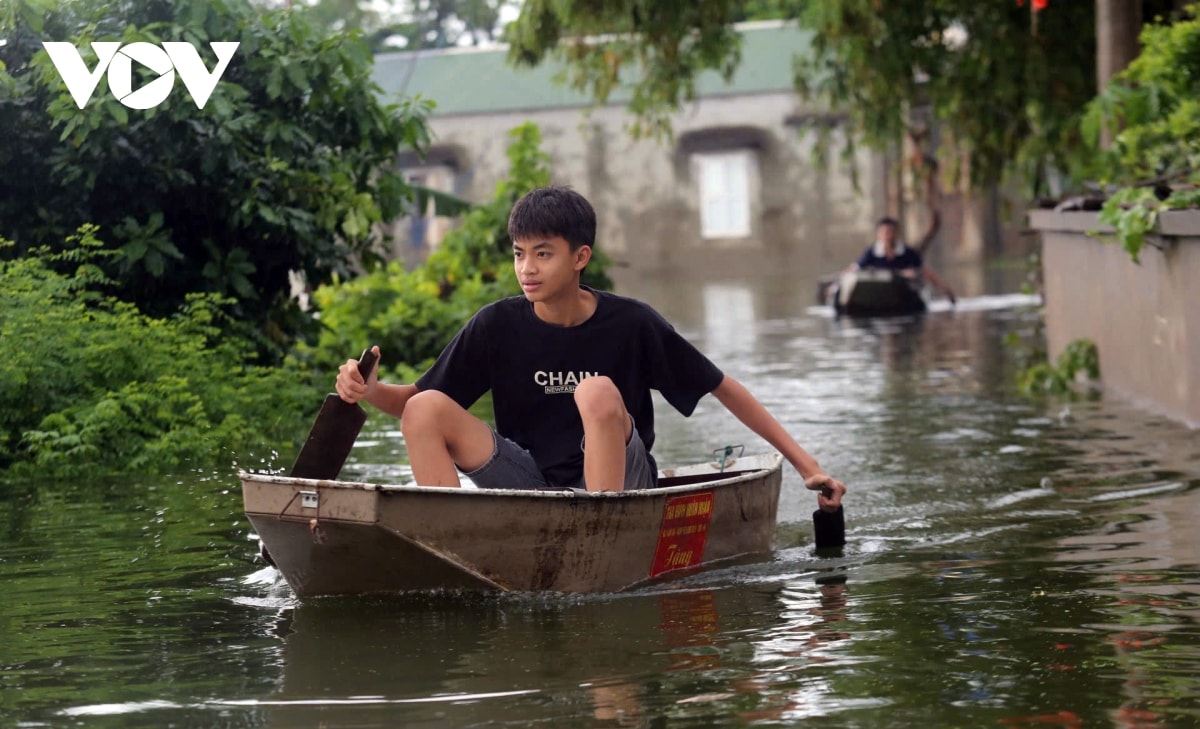 nuoc lu tran qua de song bui khien nhieu noi o ngoai thanh ha noi bi ngap hinh anh 9