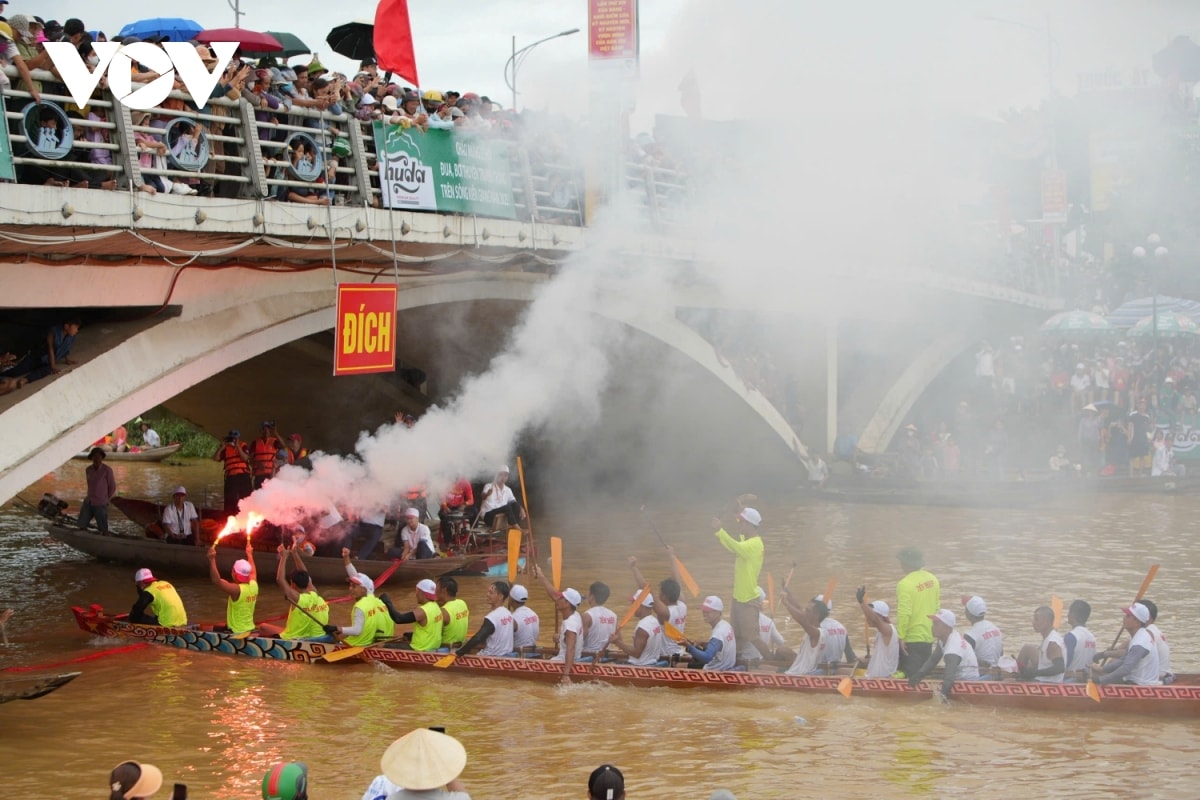 Đua thuyền trên quê hương Đại tướng võ nguyên giáp mừng 80 năm quốc khánh 2 9 hình ảnh 2 Dua thuyen tren que huong Dai tuong vo nguyen giap mung 80 nam quoc khanh 2 9 hinh anh 2