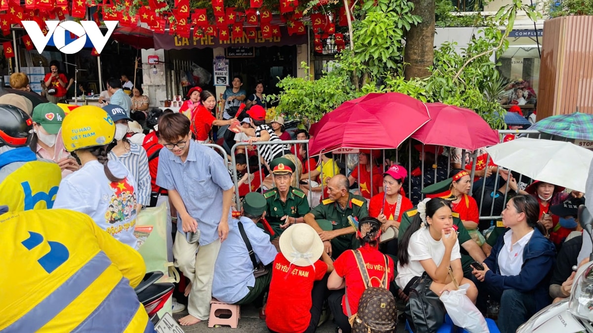 nguoi dan doi nang mua giu cho cho xem dieu binh 80 nam quoc khanh 2 9 hinh anh 4
