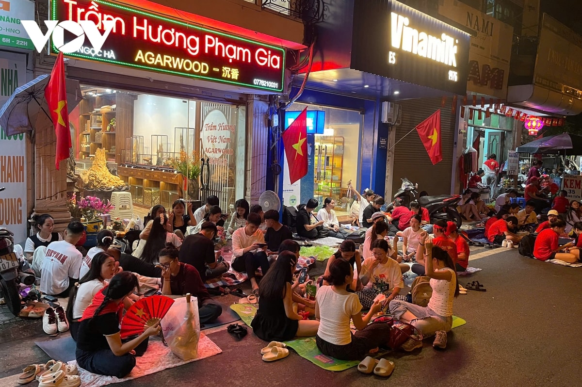 cập nhật hội phụ nữ phối hợp với lực lượng chức năng phát cơm miễn phí cho người dân hình ảnh 8 cap nhat hoi phu nu phoi hop voi luc luong chuc nang phat com mien phi cho nguoi dan hinh anh 8