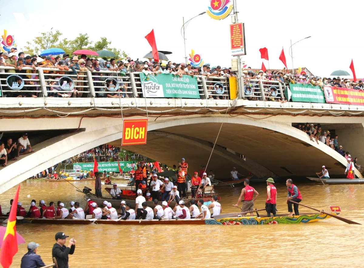 Đua thuyền trên quê hương Đại tướng võ nguyên giáp mừng 80 năm quốc khánh 2 9 hình ảnh 7 Dua thuyen tren que huong Dai tuong vo nguyen giap mung 80 nam quoc khanh 2 9 hinh anh 7
