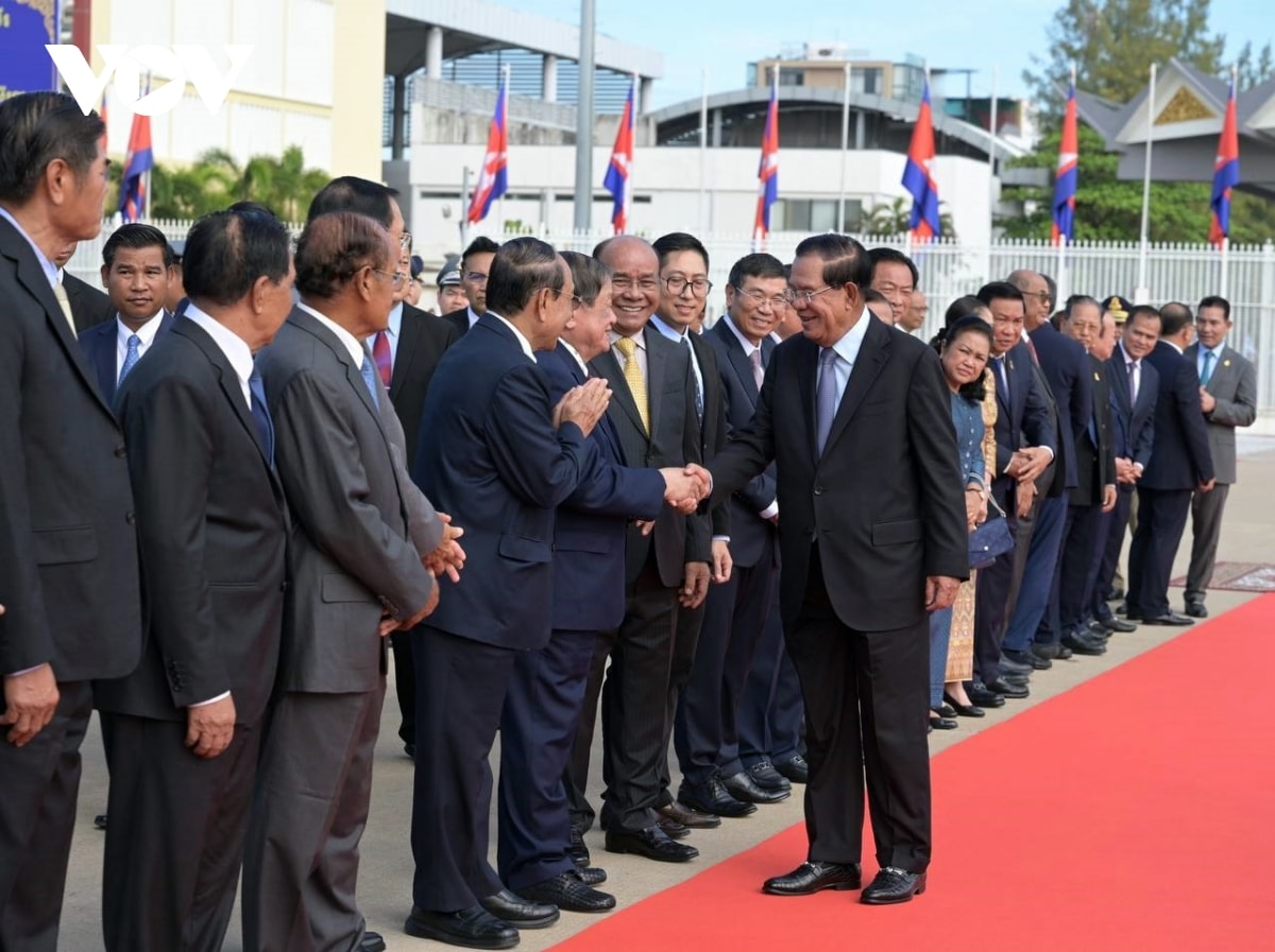 Đoàn đại biểu cấp cao campuchia lên đường thăm và dự lễ kỷ niệm 80 năm quốc khánh việt nam hình ảnh 2 Doan dai bieu cap cao campuchia len duong tham va du le ky niem 80 nam quoc khanh viet nam hinh anh 2
