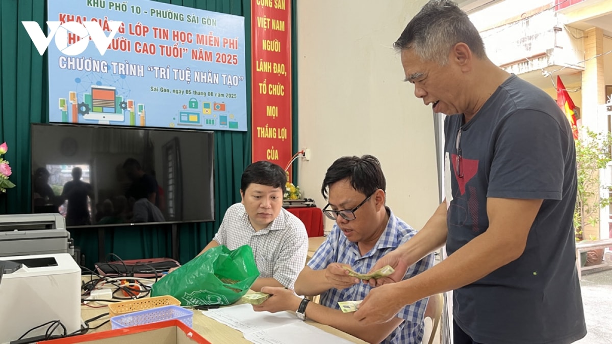 người dân Đông nam bộ phấn khởi nhận quà dịp quốc khánh hình ảnh 6 nguoi dan Dong nam bo phan khoi nhan qua dip quoc khanh hinh anh 6