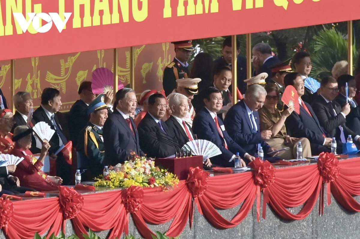 toàn cảnh lễ kỷ niệm, diễu binh, diễu hành 80 năm cách mạng tháng tám và quốc khánh 2 9 hình ảnh 60 toan canh le ky niem, dieu binh, dieu hanh 80 nam cach mang thang tam va quoc khanh 2 9 hinh anh 60