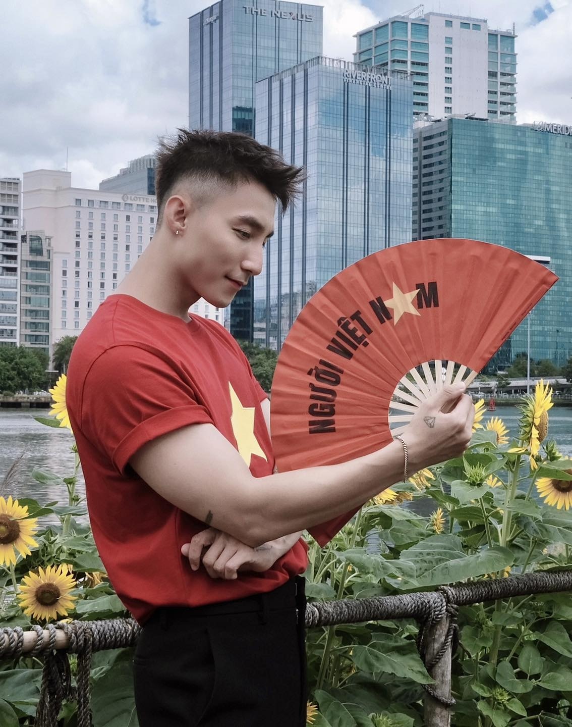 sao viet 3 9 hoa minzy va con trai tham quan khu di tich chu tich ho chi minh hinh anh 2
