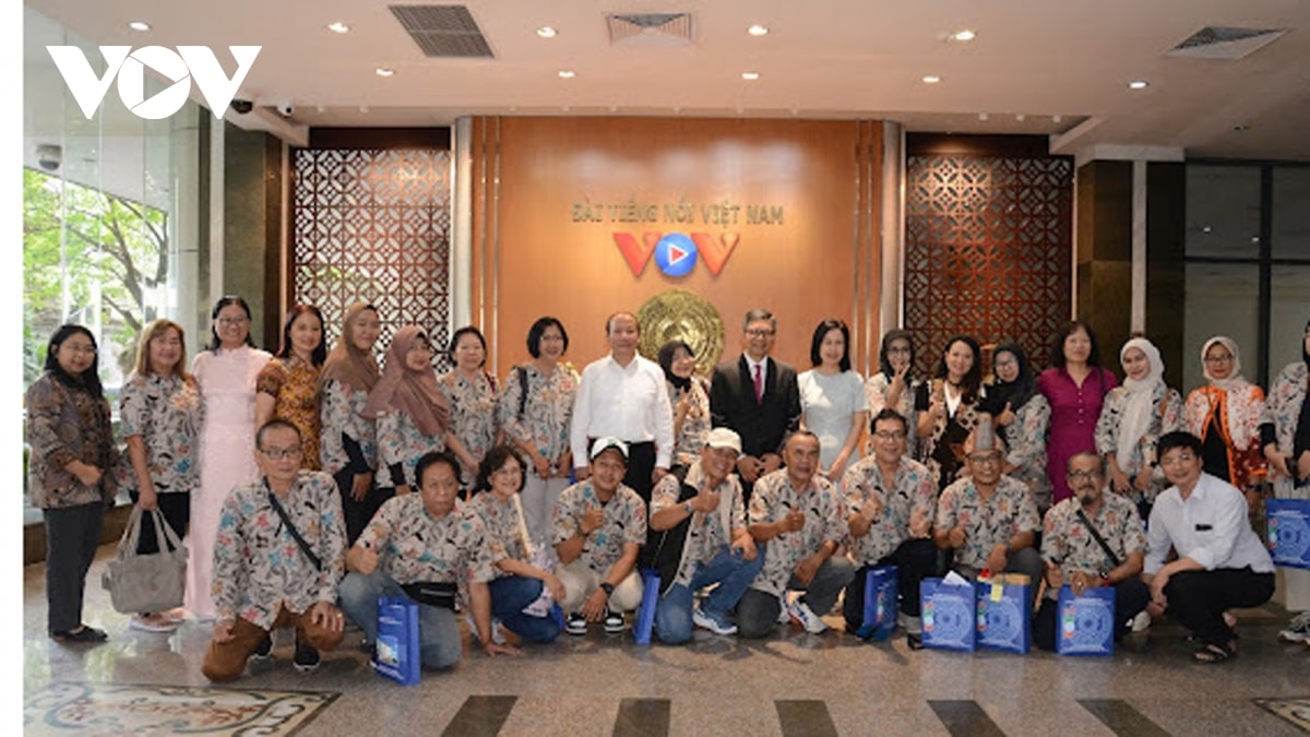 thính giả indonesia vì yêu vov mà đến hình ảnh 1 thinh gia indonesia vi yeu vov ma den hinh anh 1