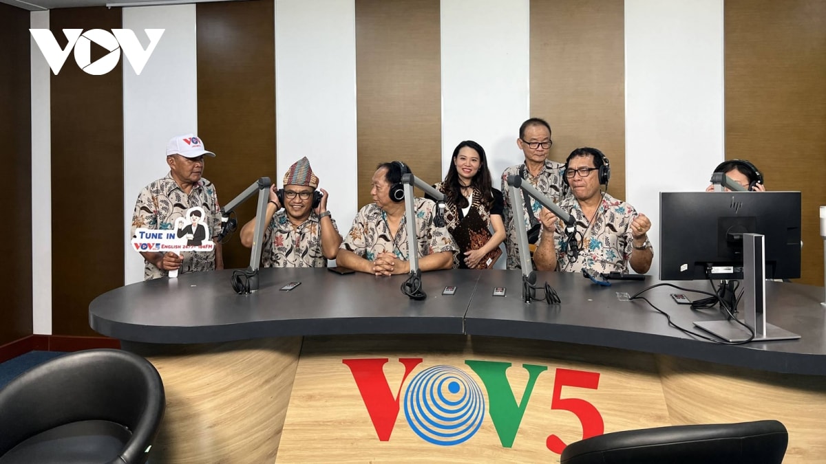 thính giả indonesia vì yêu vov mà đến hình ảnh 2 thinh gia indonesia vi yeu vov ma den hinh anh 2