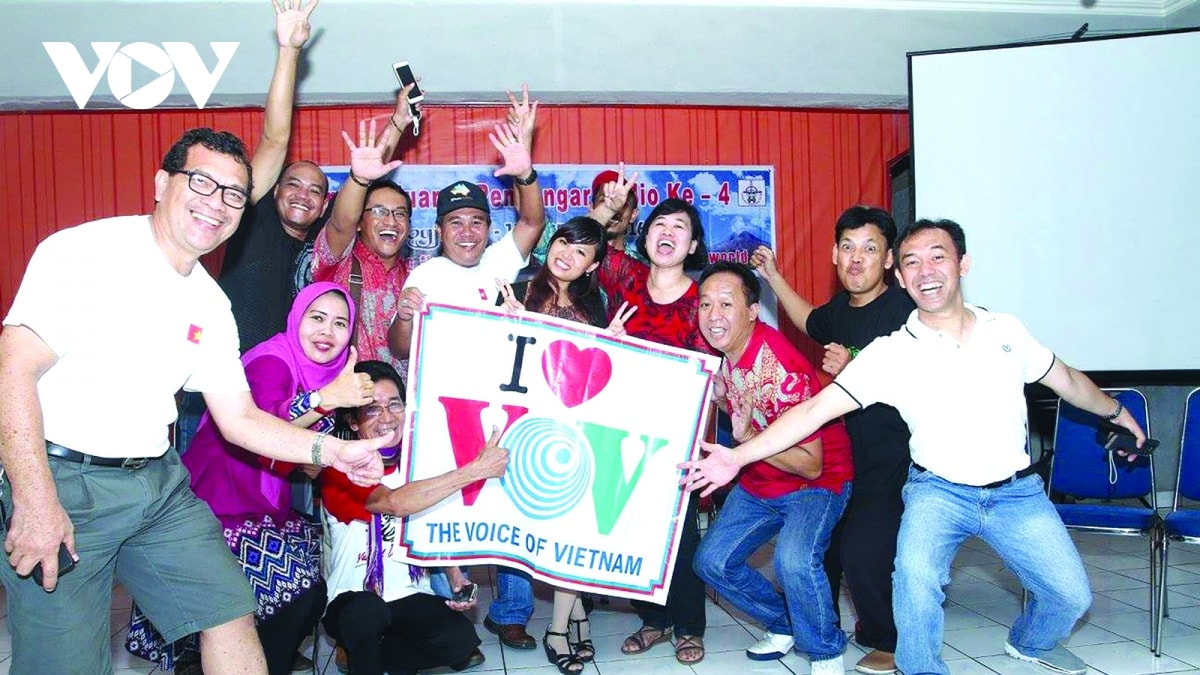 thính giả indonesia vì yêu vov mà đến hình ảnh 3 thinh gia indonesia vi yeu vov ma den hinh anh 3