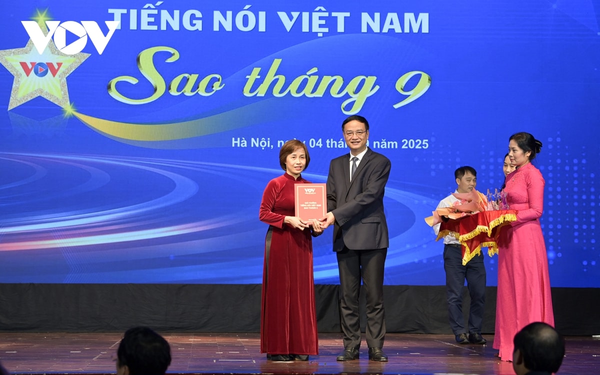 toan canh le trao giai tieng noi viet nam sao thang 9 nam 2025 hinh anh 17