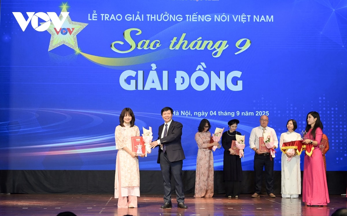 toan canh le trao giai tieng noi viet nam sao thang 9 nam 2025 hinh anh 14