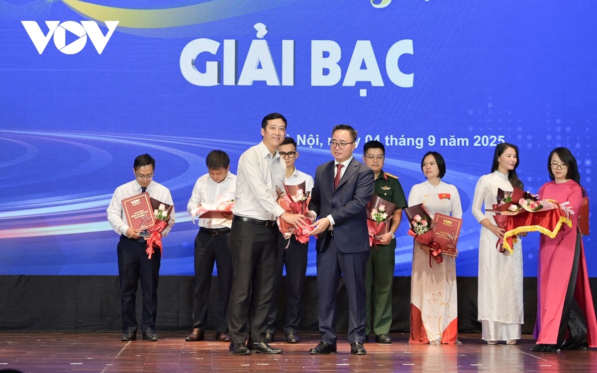 toan canh le trao giai tieng noi viet nam sao thang 9 nam 2025 hinh anh 12