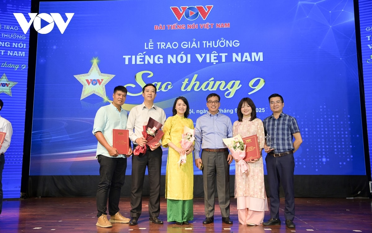 toan canh le trao giai tieng noi viet nam sao thang 9 nam 2025 hinh anh 18