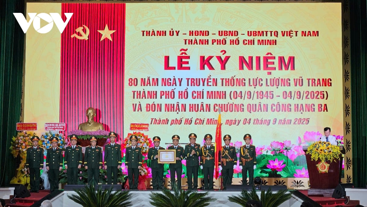 lực lượng vũ trang tp.hcm đón nhận huân chương quân công hạng ba hình ảnh 2 luc luong vu trang tp.hcm don nhan huan chuong quan cong hang ba hinh anh 2