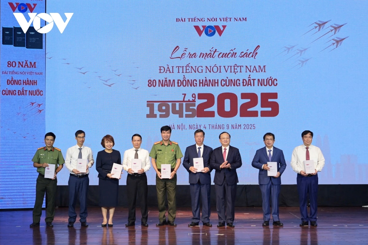 ra mắt cuốn sách Đài tiếng nói việt nam 80 năm đồng hành cùng đất nước hình ảnh 7 ra mat cuon sach Dai tieng noi viet nam 80 nam dong hanh cung dat nuoc hinh anh 7