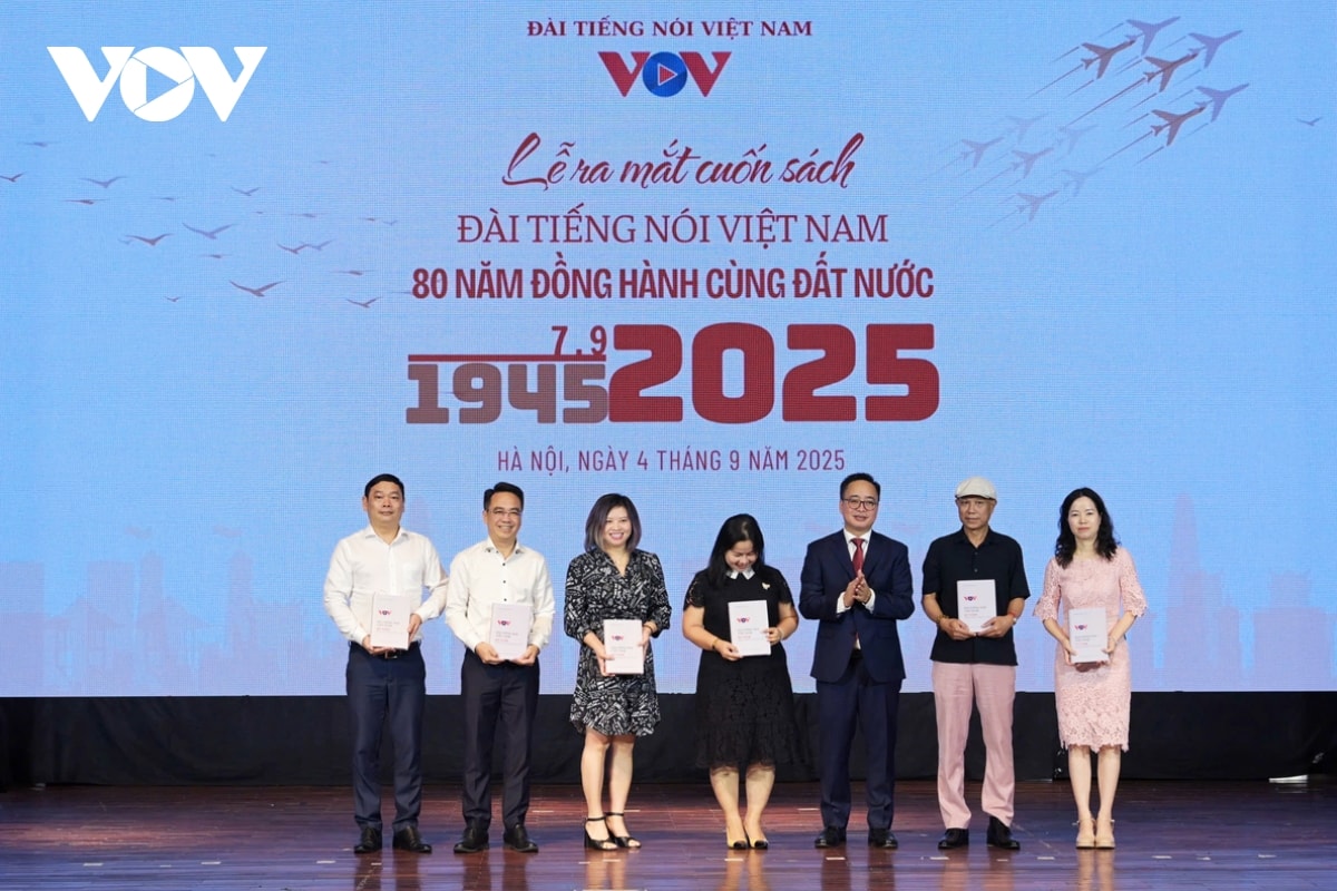 ra mắt cuốn sách Đài tiếng nói việt nam 80 năm đồng hành cùng đất nước hình ảnh 8 ra mat cuon sach Dai tieng noi viet nam 80 nam dong hanh cung dat nuoc hinh anh 8