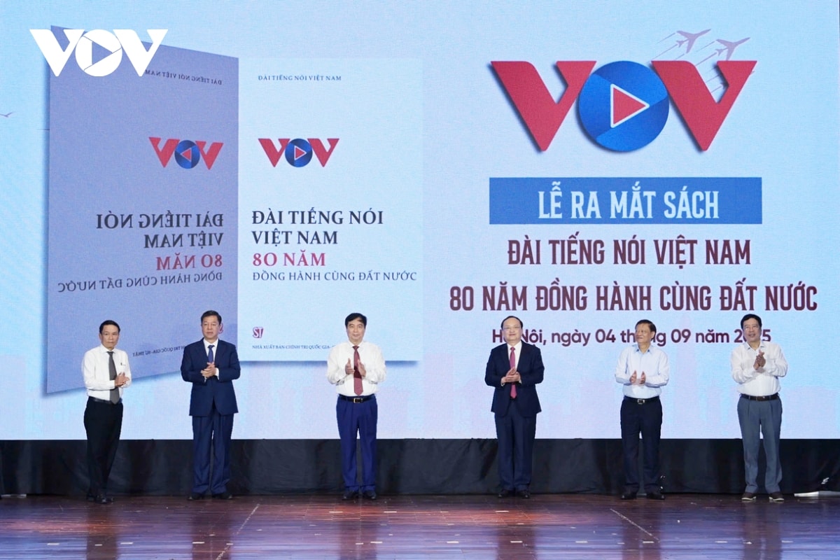 ra mắt cuốn sách Đài tiếng nói việt nam 80 năm đồng hành cùng đất nước hình ảnh 5 ra mat cuon sach Dai tieng noi viet nam 80 nam dong hanh cung dat nuoc hinh anh 5